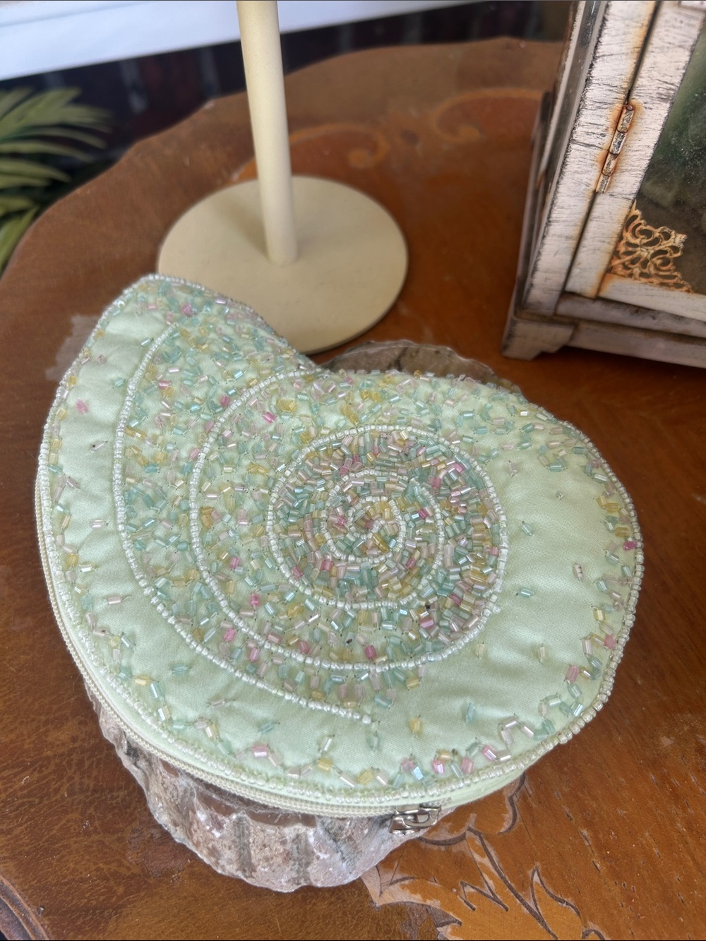 Vintage Mint Green Beaded Shell-Shaped Wallet